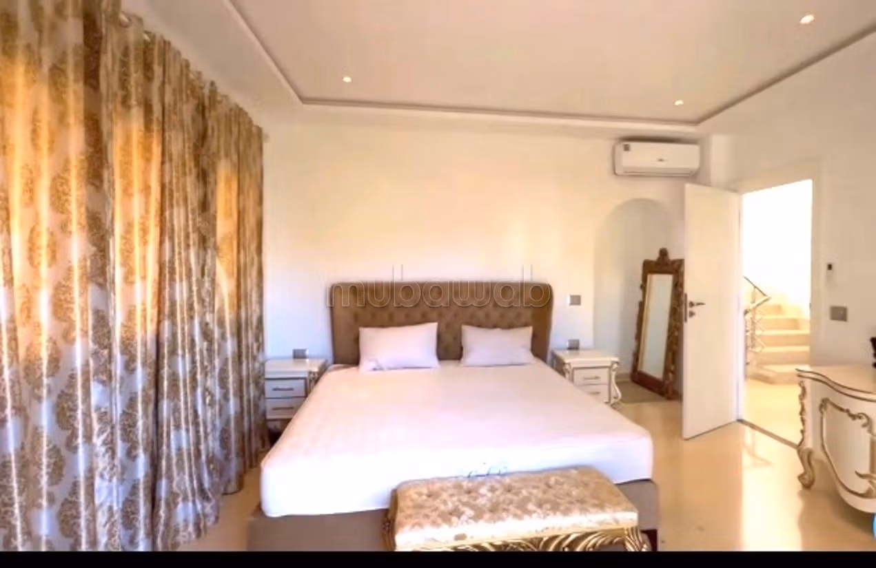 Location saisonnière villa de luxe à Hammamet Nord. 4 belles chambres. Vue sur les montagnes, chauffage central
