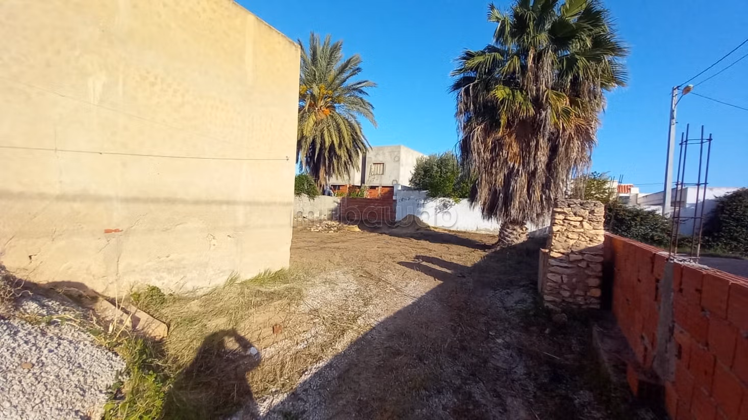 Casa con terreno in vendita