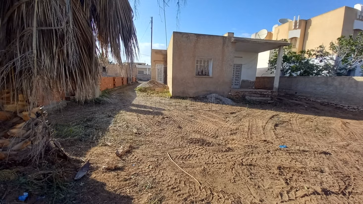 Casa con terreno in vendita