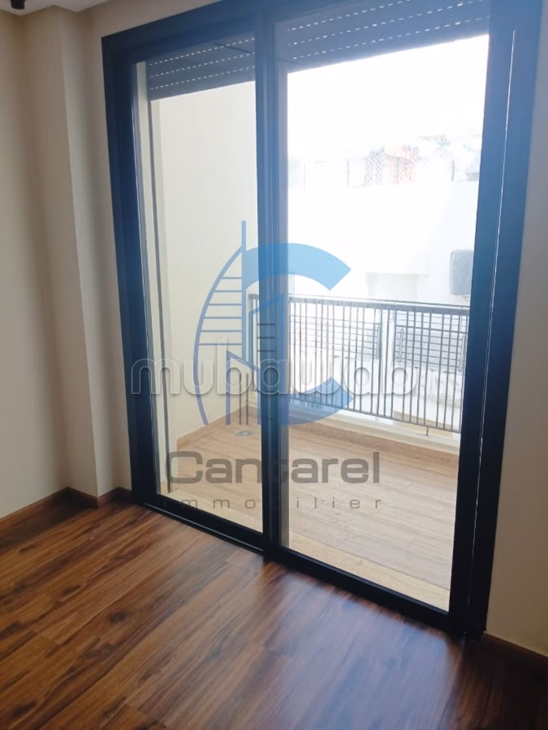 À Vendre – Studio sur Façade avec Terrasse & Balcon – Quartier Bourgogne — 4