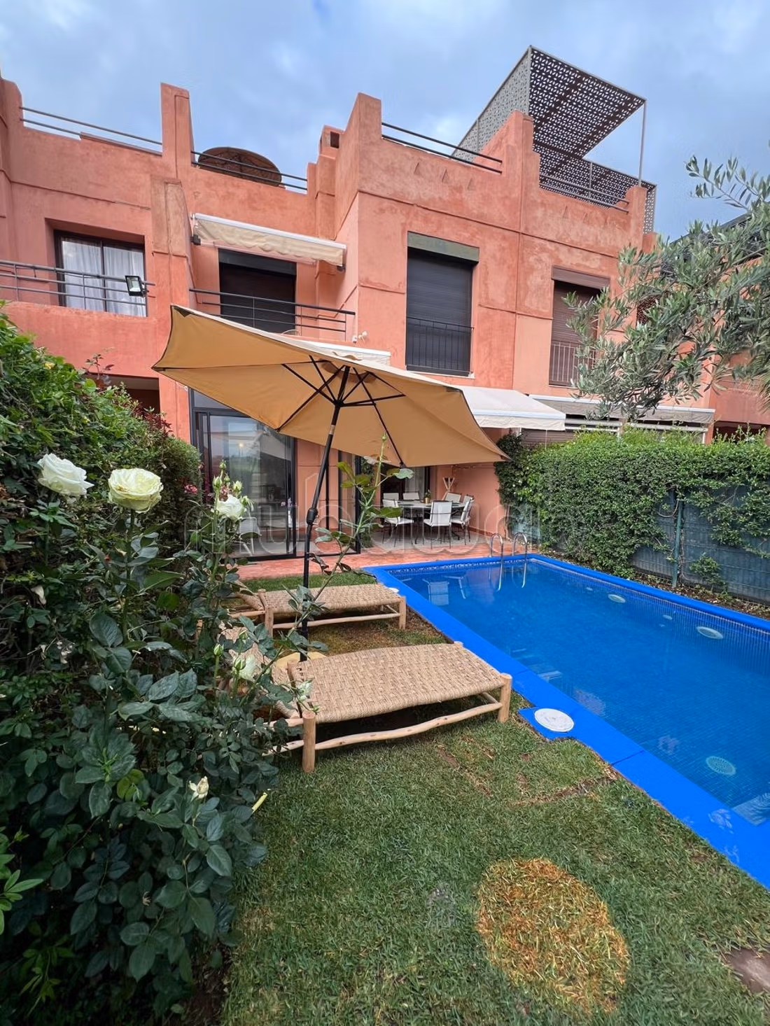 Villa front golf completamente ristrutturata, arredata e decorata di nuovo
