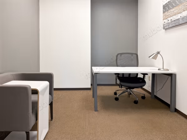 Kantoorruimte om te huren in Administratif. Totale oppervlakte 8 m². Centrale verwarming en dubbel glas