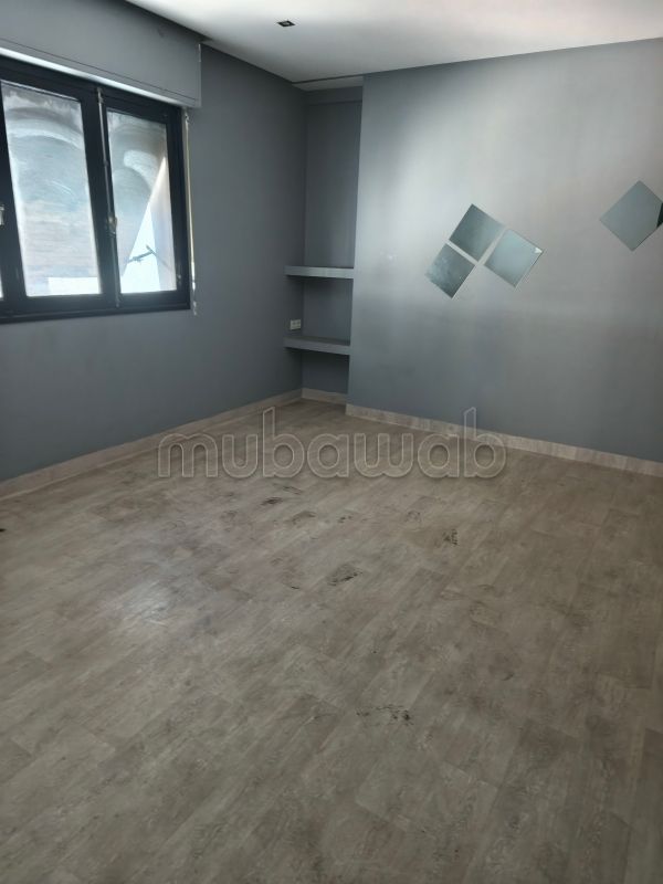 Well-located office in Maarif