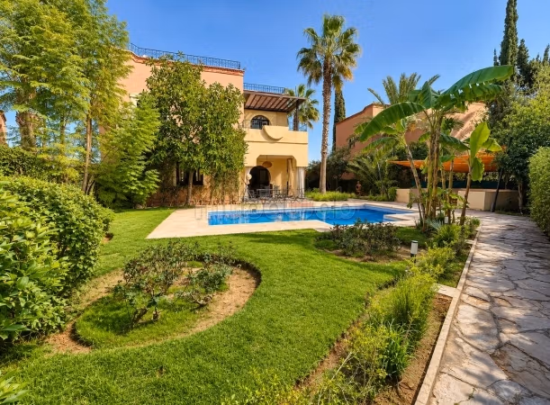 Casa de lujo en venta en Route de Ouarzazate. 5 habitaciones. Bien amueblado