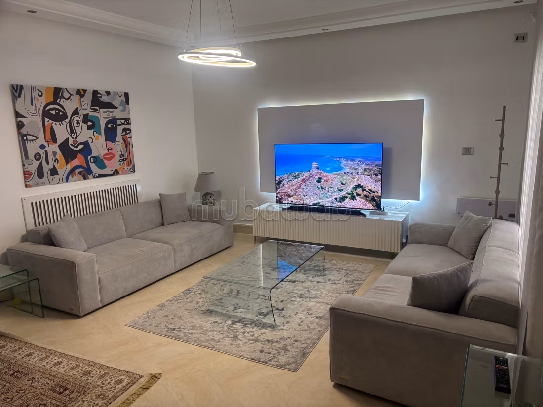 Villa de haut standing à vendre à Bou Mhel. 
3 chambres agréables. 
Vue sur les montagnes et porte blindée