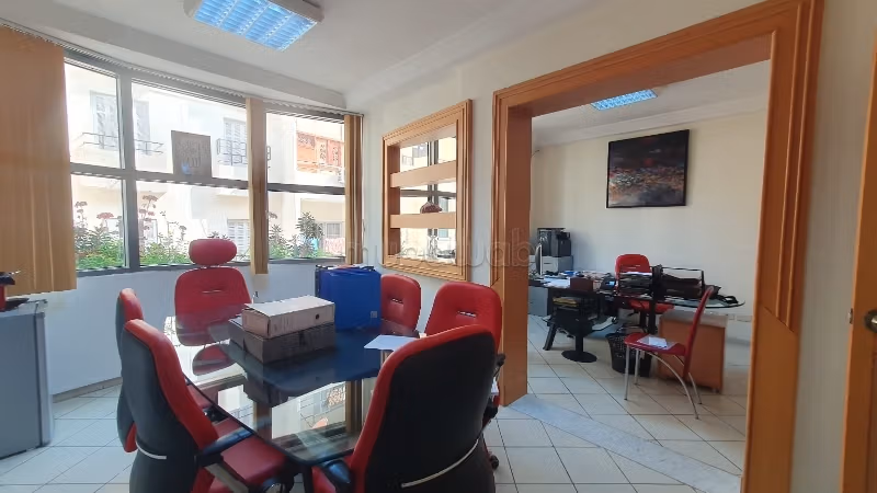 A vendre bureau Hall 3 à Belvédère Tunis