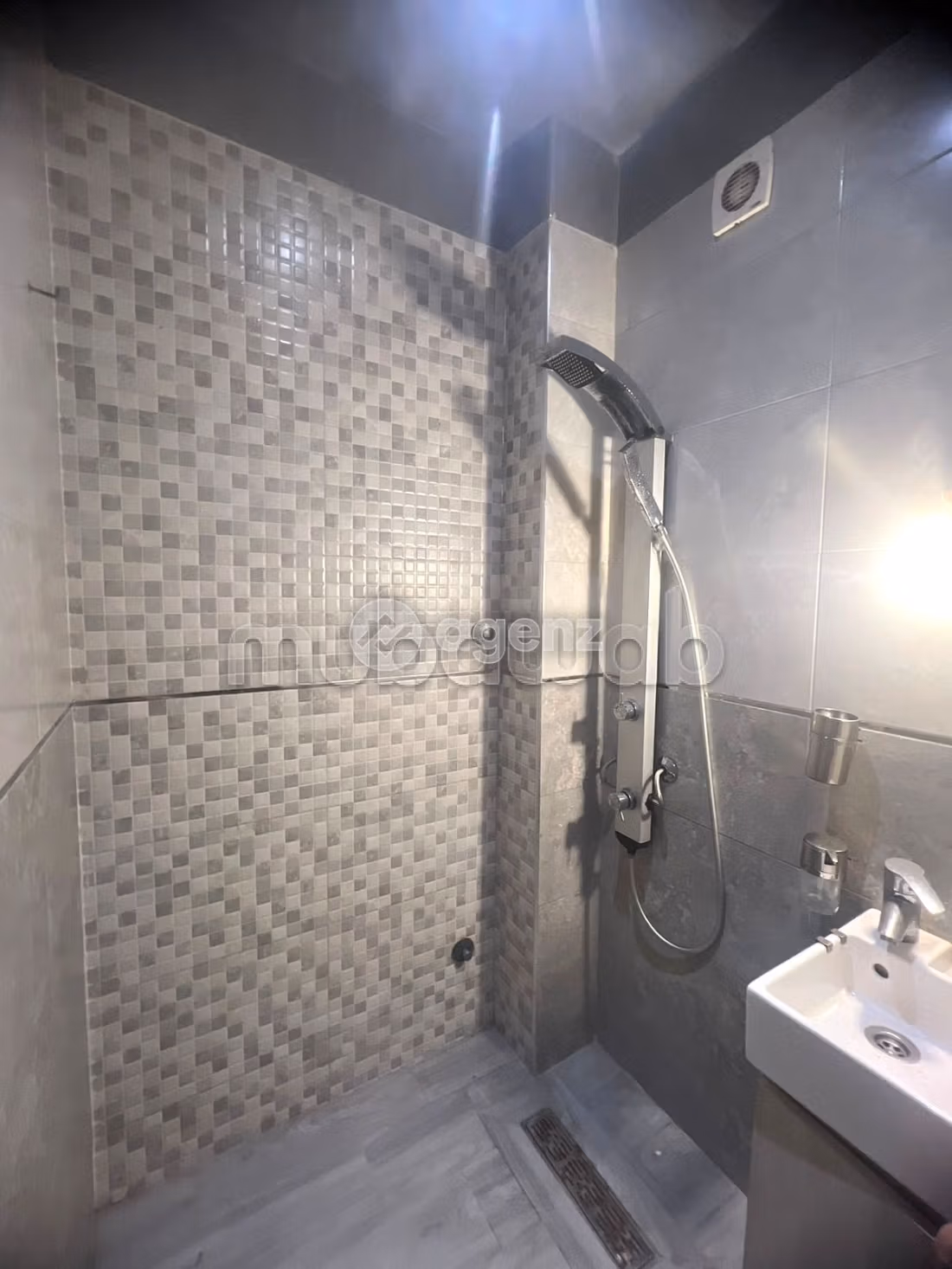 Appartement à vendre 99 m², 2 chambres Zone Industrielle Oukacha Casablanca