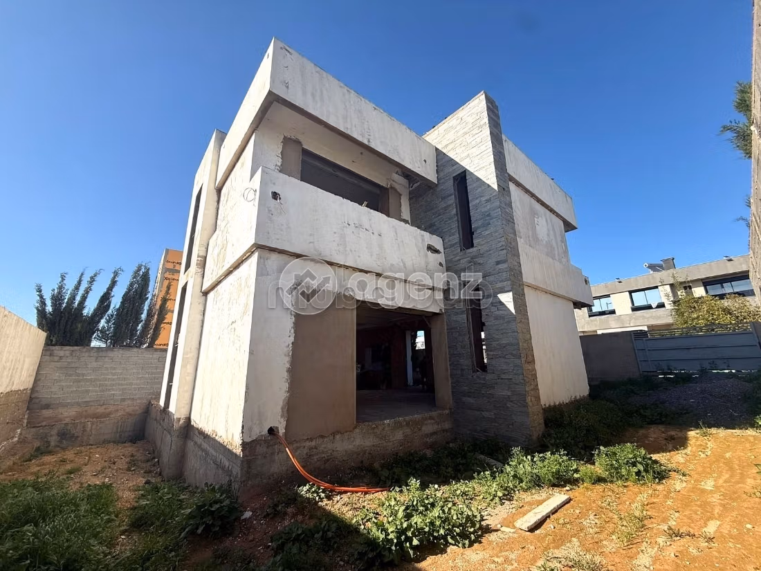 Villa à vendre 350 m², 4 chambres Bouskoura Bouskoura