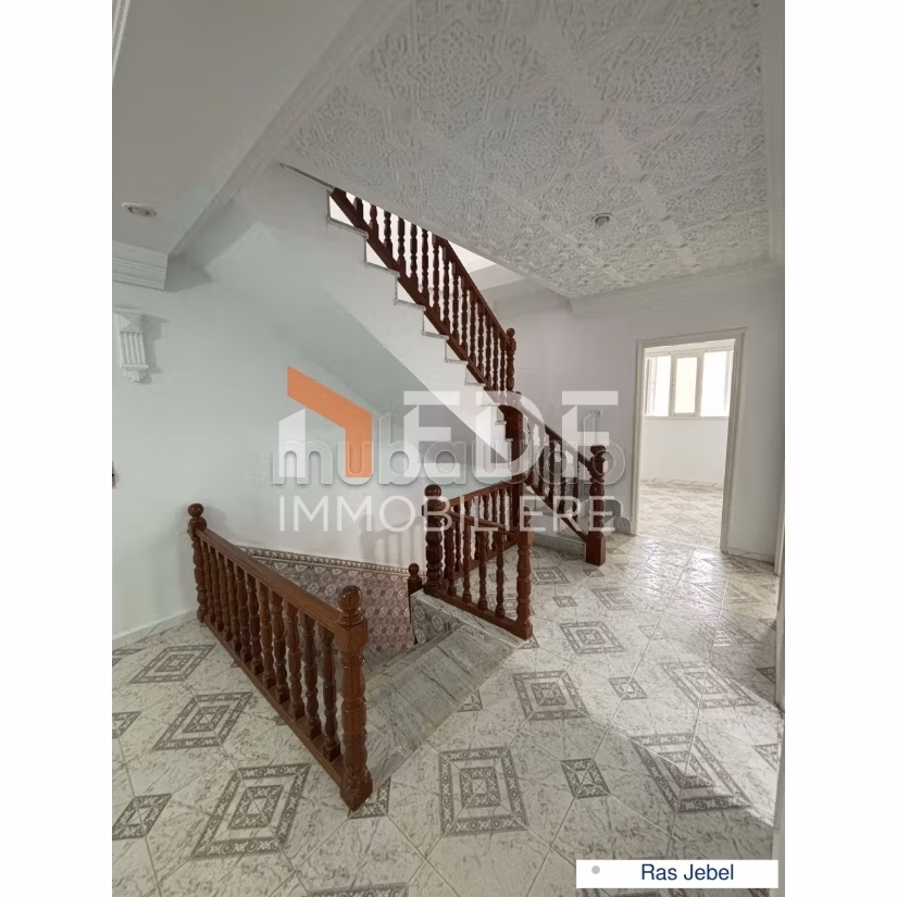 Casa in Stile Americano in Vendita a Ras Jebel