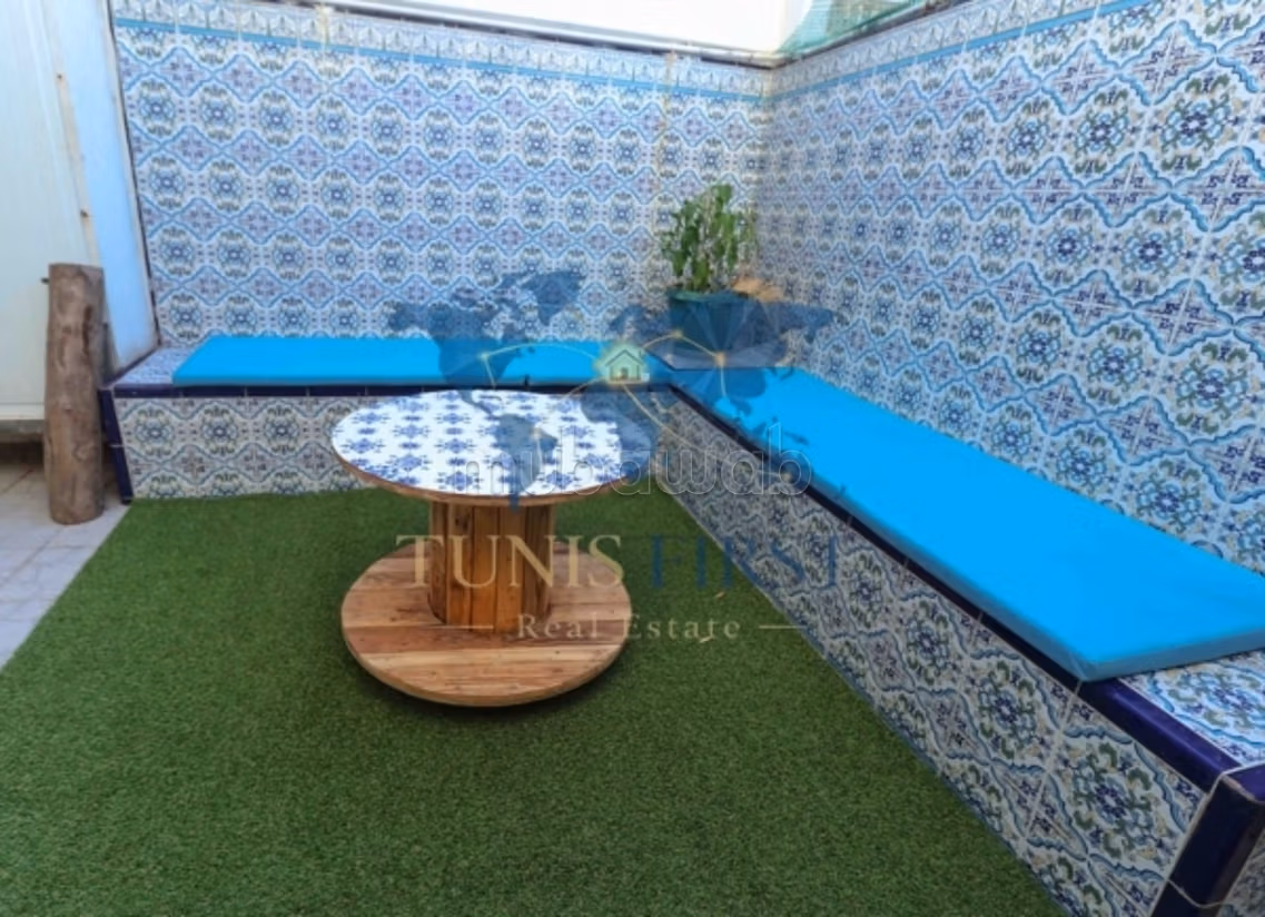 In affitto un appartamento S2 arredato al piano giardino a Marsa Cornich