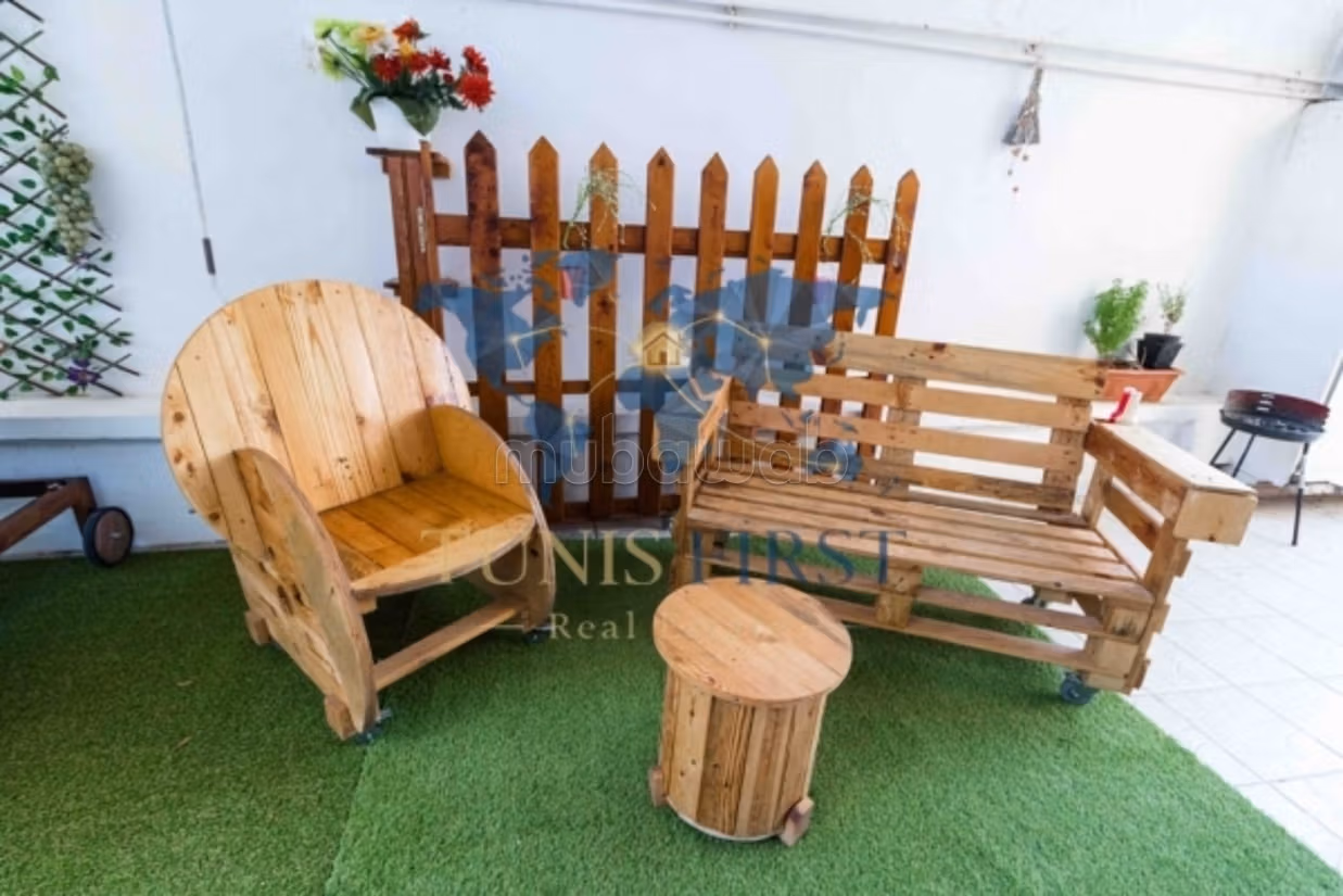 In affitto un appartamento S2 arredato al piano giardino a Marsa Cornich