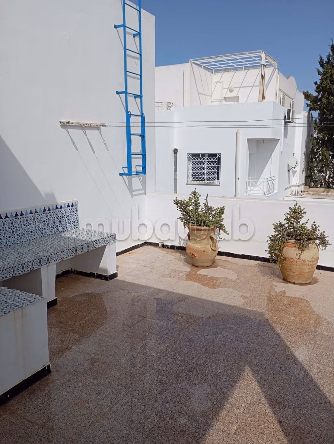À louer – Etage de villa meublé à Carthage Amilcar