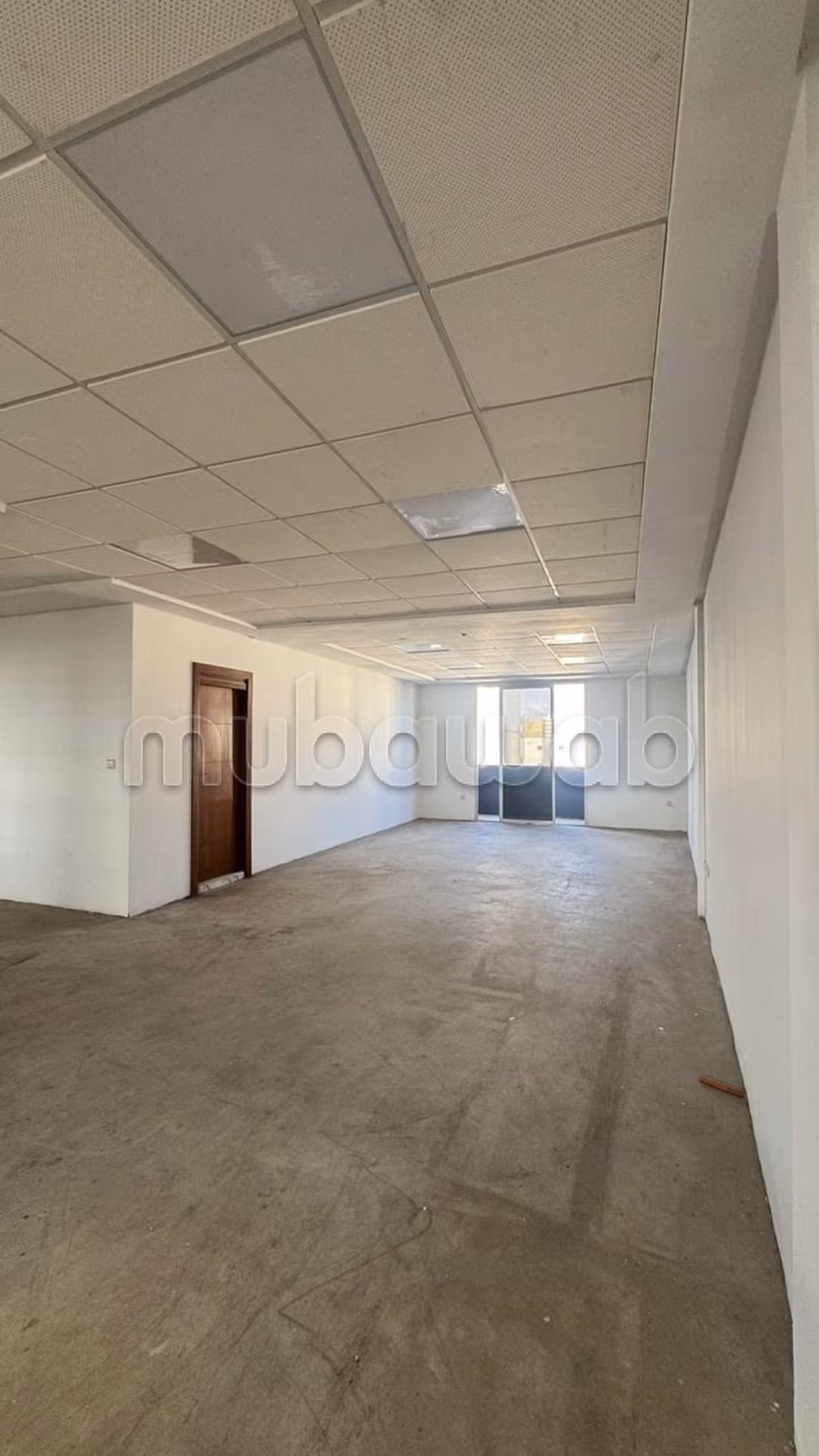 Beau local commercial en location zone industrielle superficie 246 à 1er etage