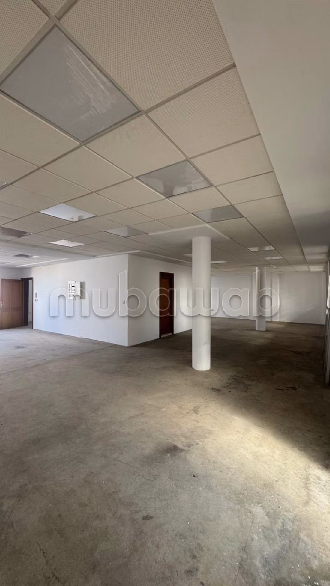 Beau local commercial en location zone industrielle superficie 246 à 1er etage
