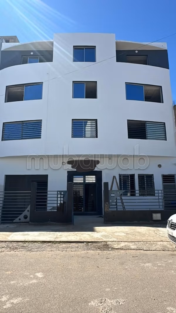 Bonito local comercial en alquiler en zona industrial de 246 en el primer piso