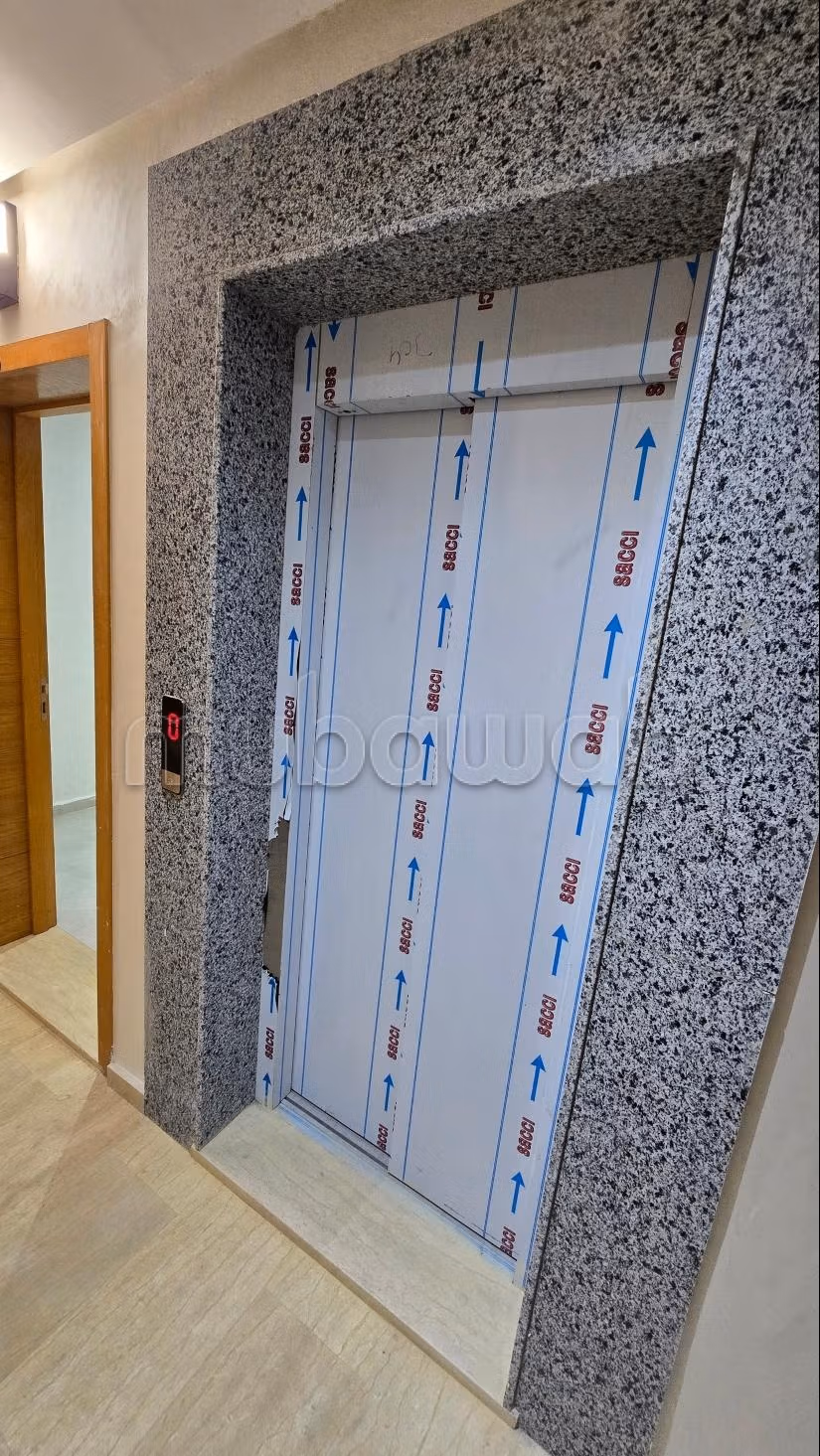 Apartment for sale. 2 comfortable rooms. Exceptional mountain view, Robust door