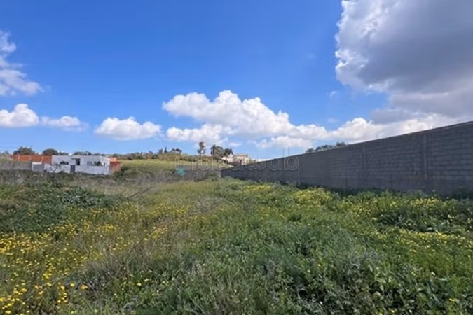 A Vendre un terrain à Ennahli