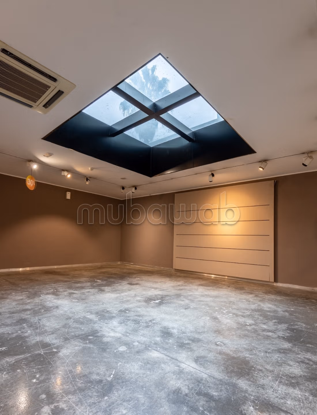 A louer un open space de 876m² au lac1