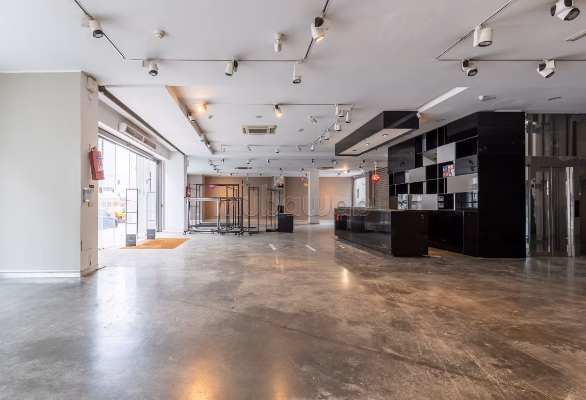 A louer un open space de 876m² au lac1
