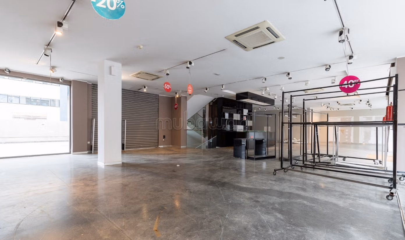 A louer un open space de 876m² au lac1