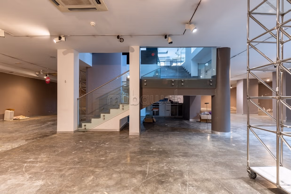 A louer un open space de 876m² au lac1
