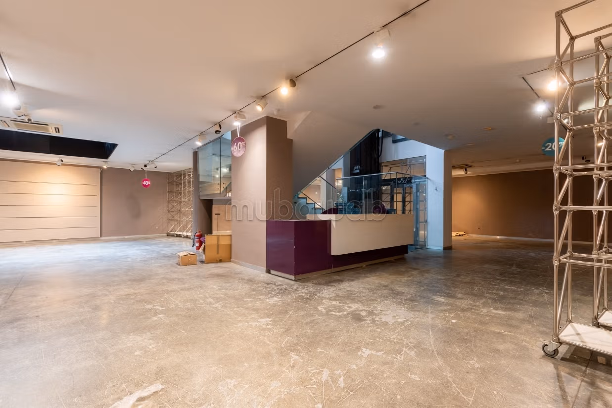 A louer un open space de 876m² au lac1