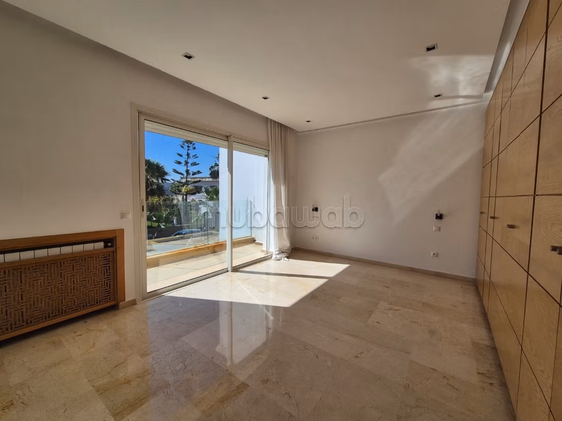 Villa spacieuse avec piscine