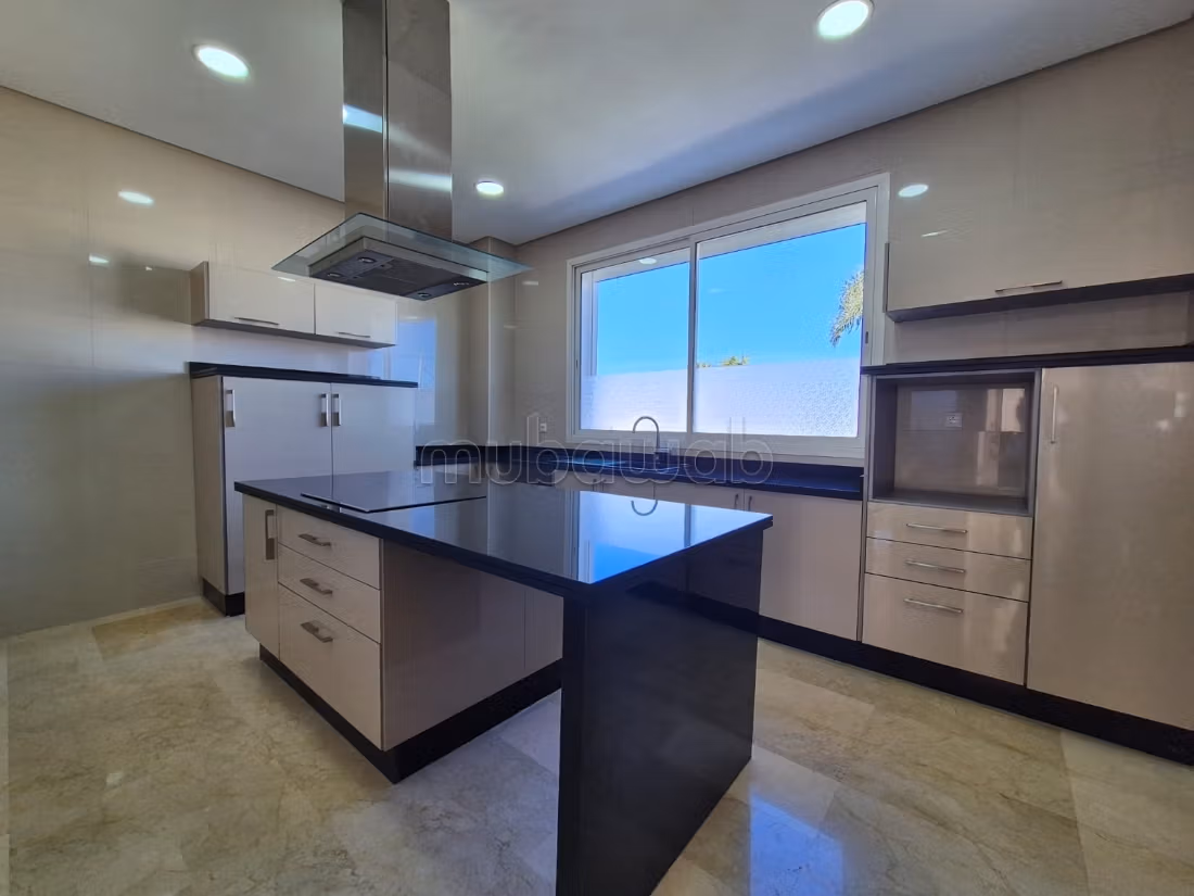 Villa spacieuse avec piscine