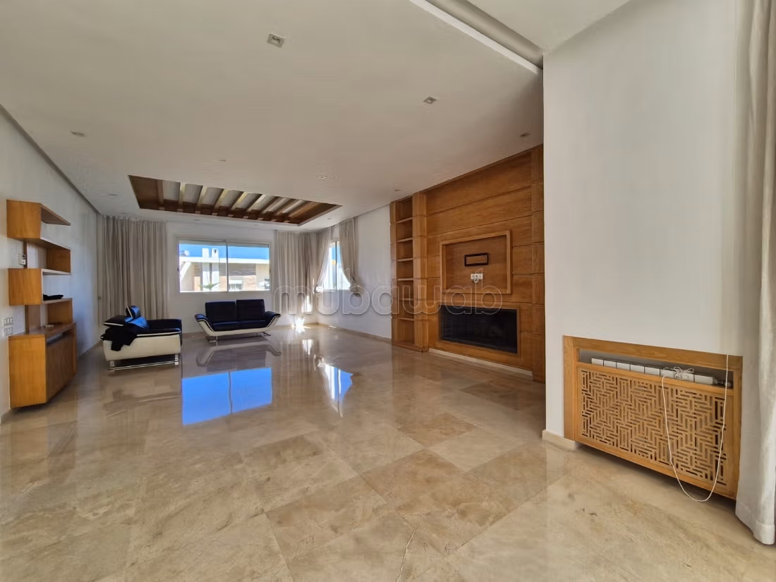 Villa spacieuse avec piscine