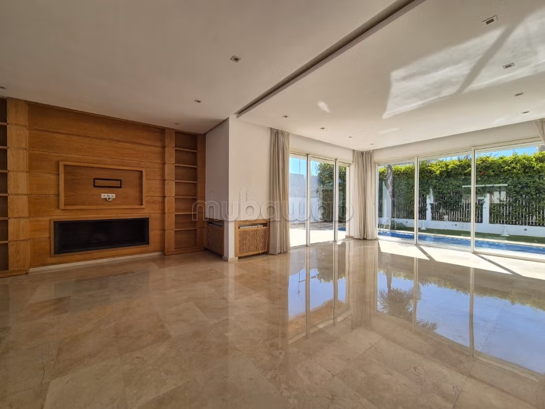 Villa spacieuse avec piscine