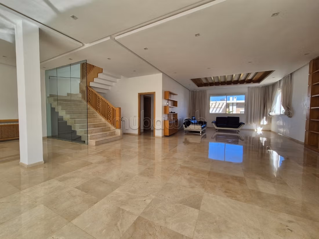 Villa spacieuse avec piscine