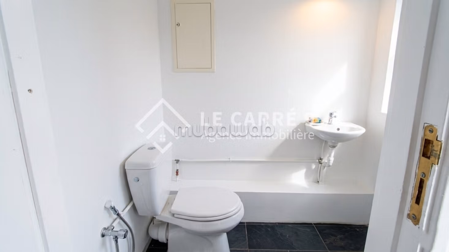 Un local commercial à louer au Lac 2 de 150m2