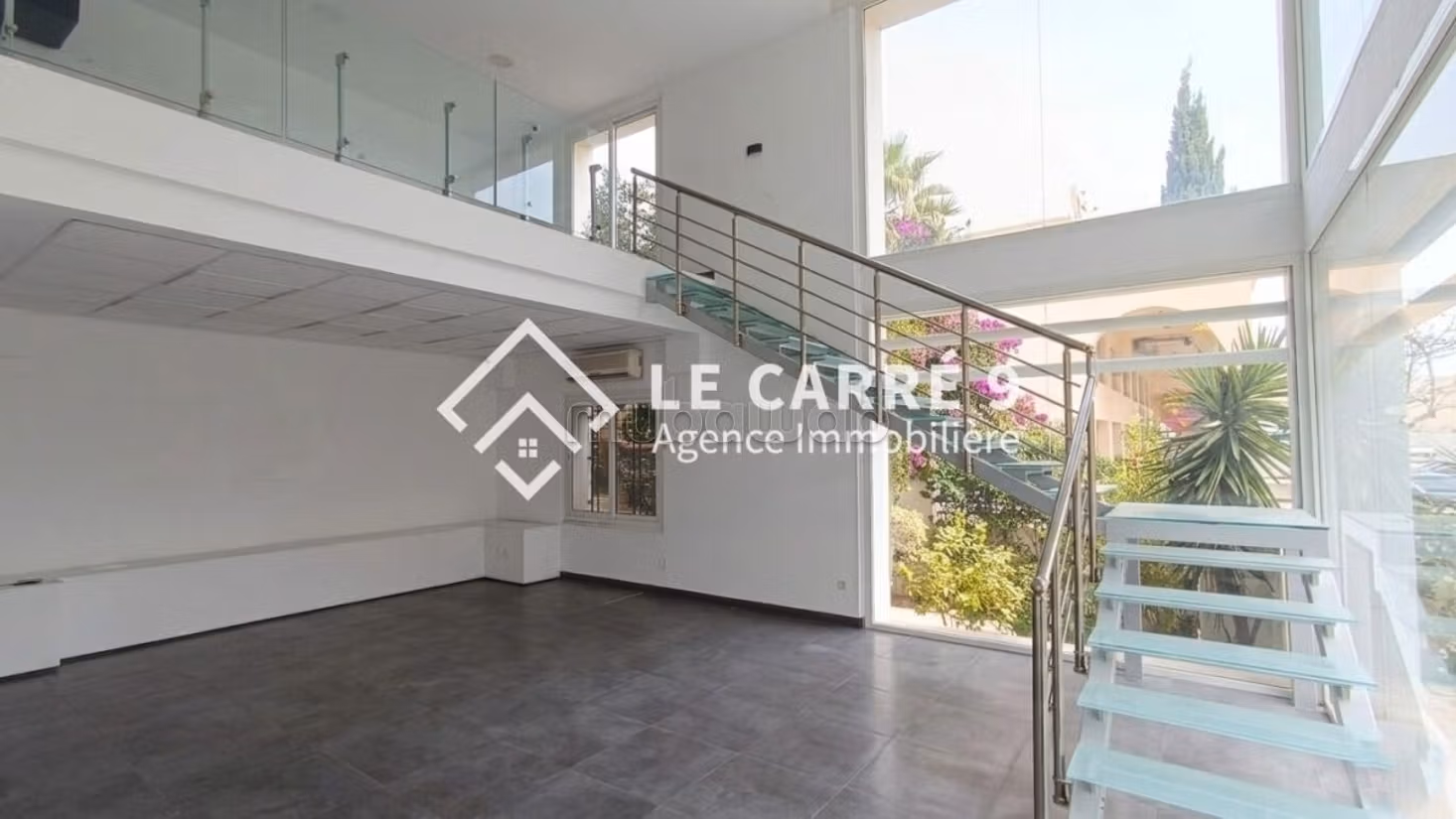 Un local commercial à louer au Lac 2 de 150m2