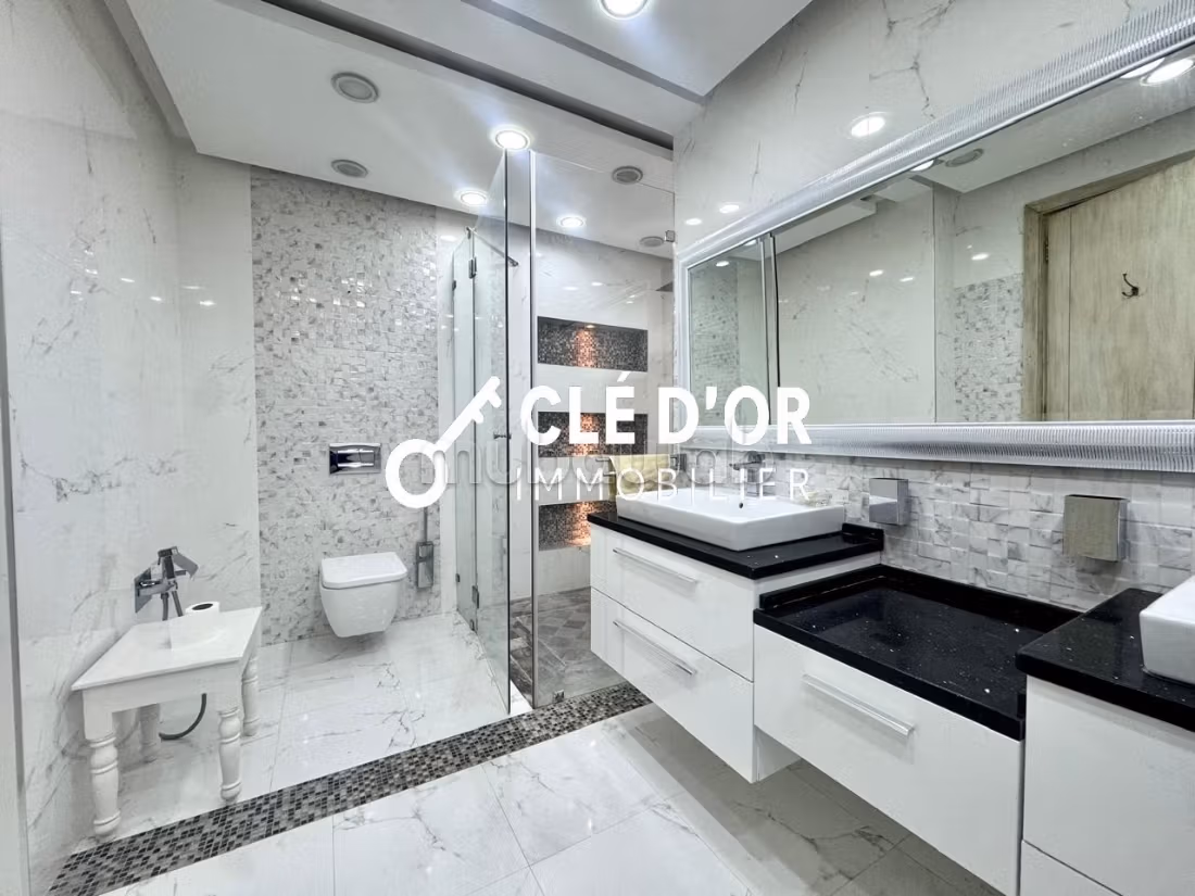 Appartamento S3 arredato con piscina e vista lago