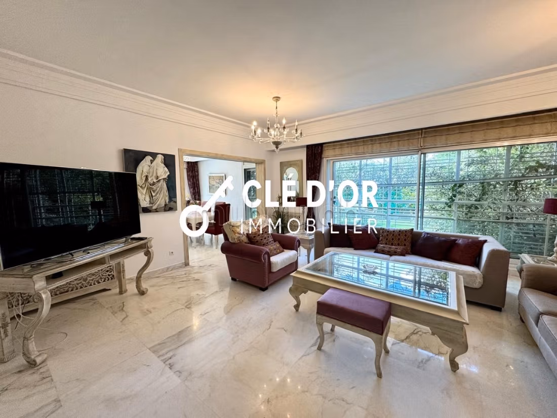 Appartamento S3 arredato con piscina e vista lago