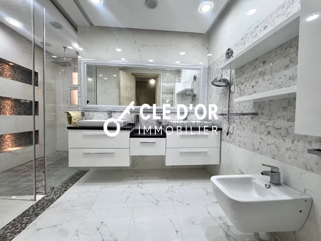 Appartamento S3 arredato con piscina e vista lago
