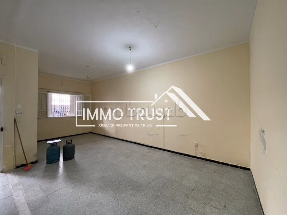 Casa indipendente su due piani a L'Aouina