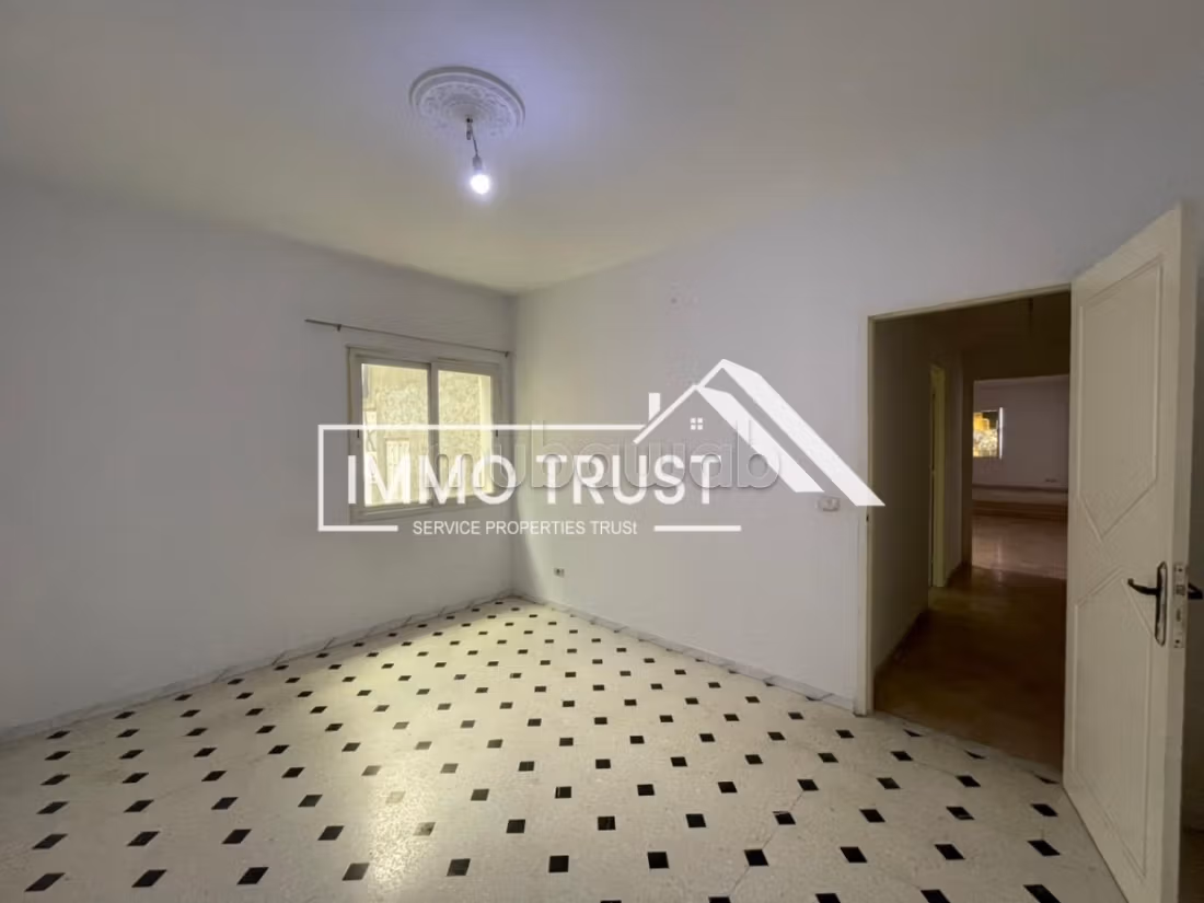 Casa indipendente su due piani a L'Aouina