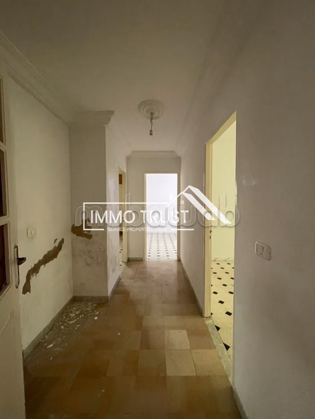 Casa indipendente su due piani a L'Aouina