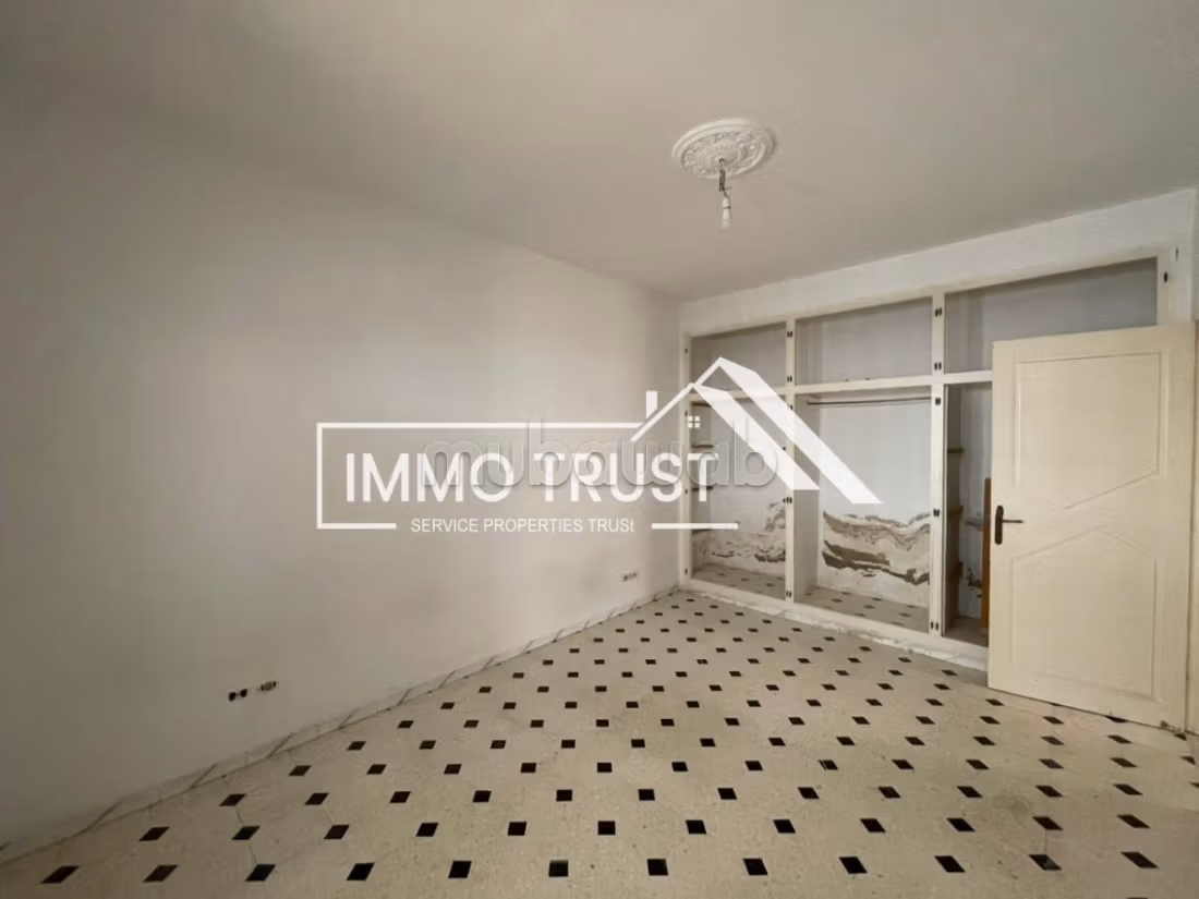 Casa indipendente su due piani a L'Aouina