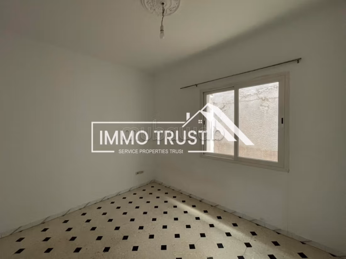 Casa indipendente su due piani a L'Aouina