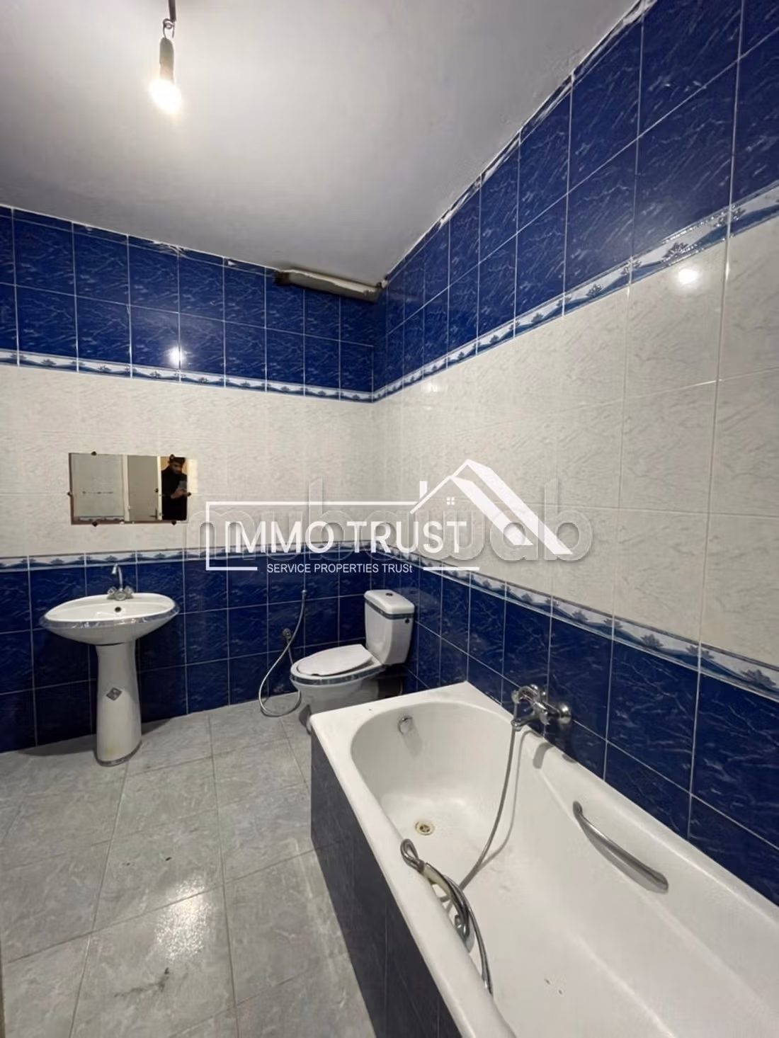 Casa indipendente su due piani a L'Aouina