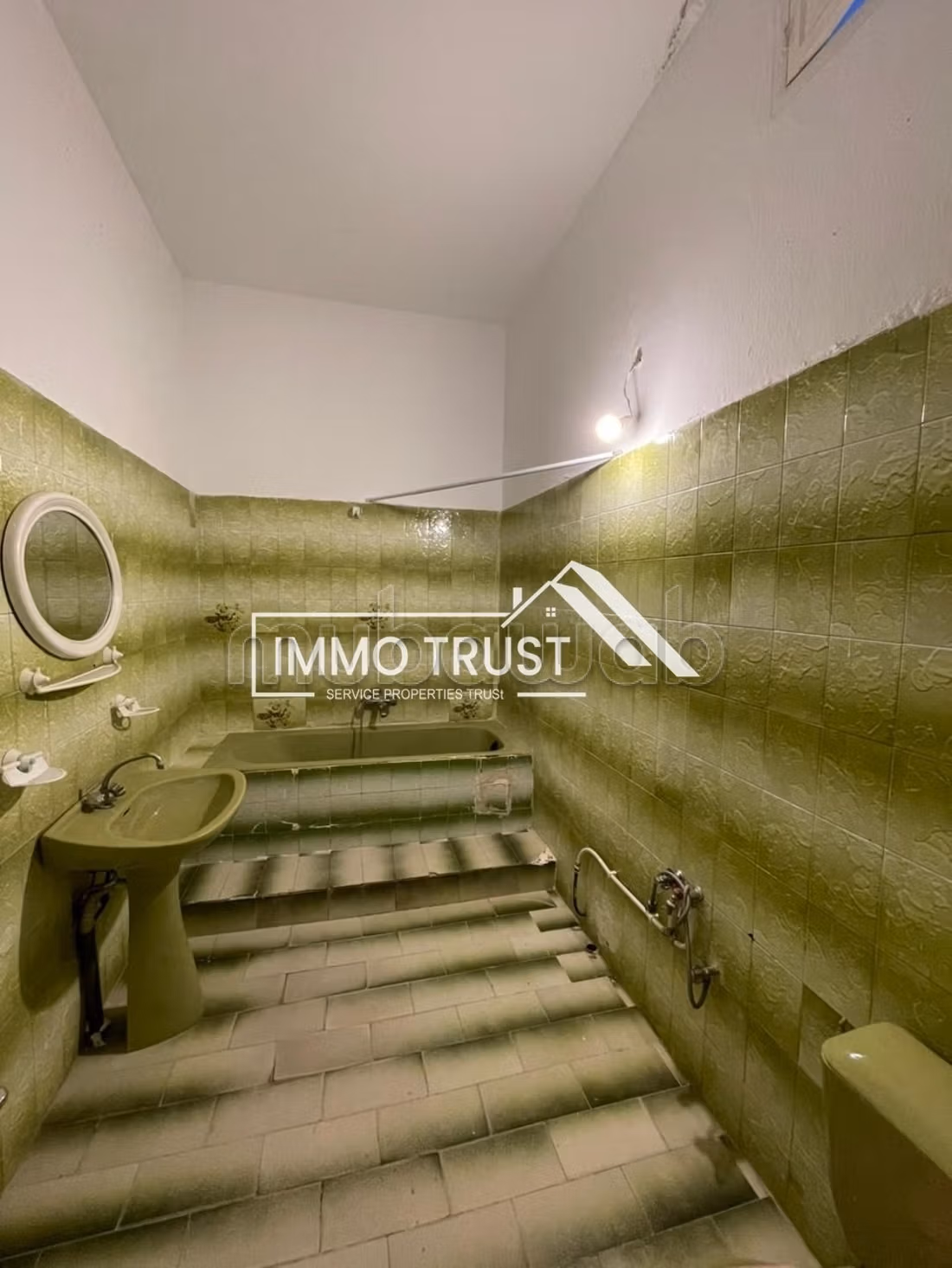 Casa indipendente su due piani a L'Aouina