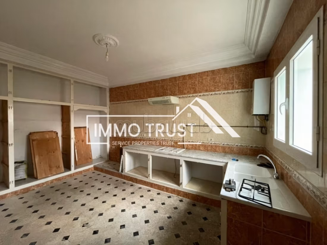 Casa indipendente su due piani a L'Aouina