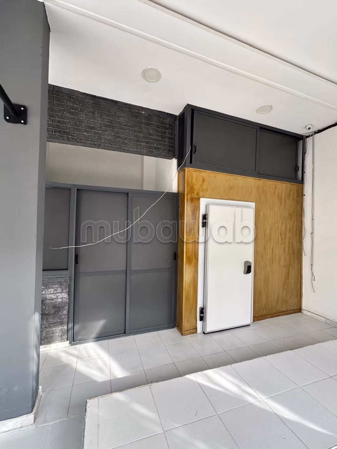 Offices & shops to rent in Laymoune. 
Area 70 m²