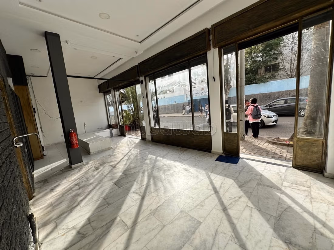 Offices & shops to rent in Laymoune. 
Area 70 m²