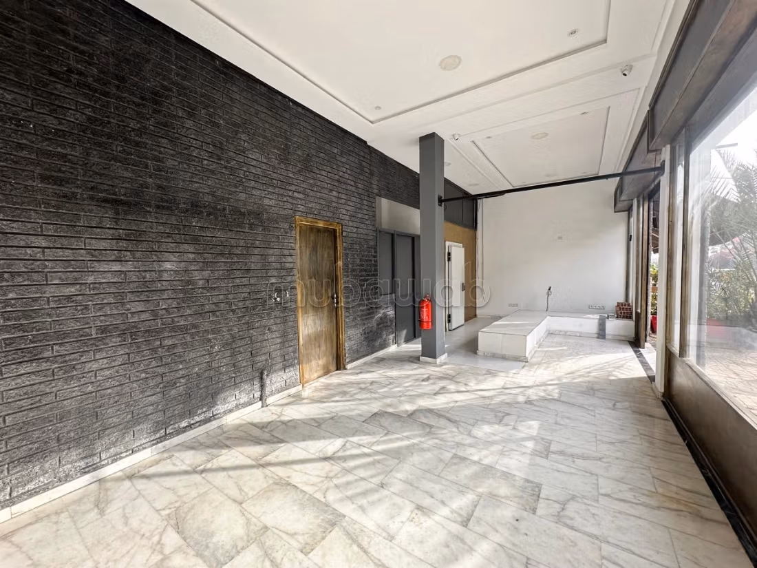 Offices & shops to rent in Laymoune. 
Area 70 m²