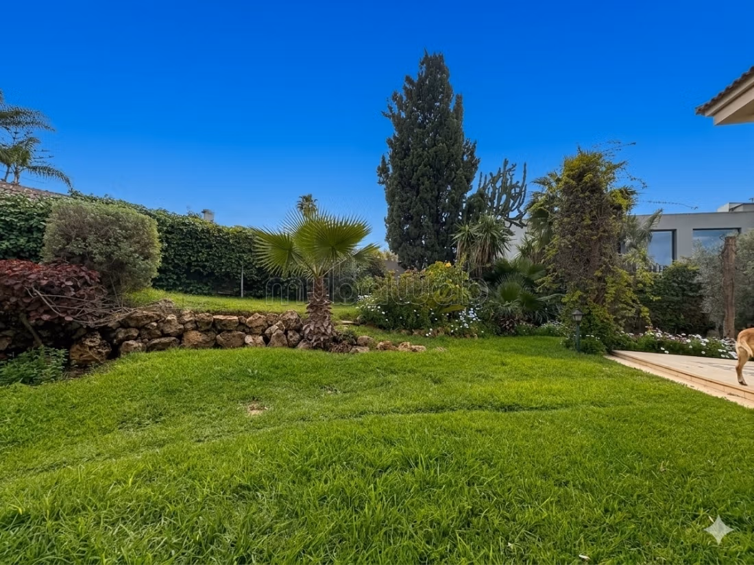 Terrain à vendre à Anfa. Surface de 1752 m²