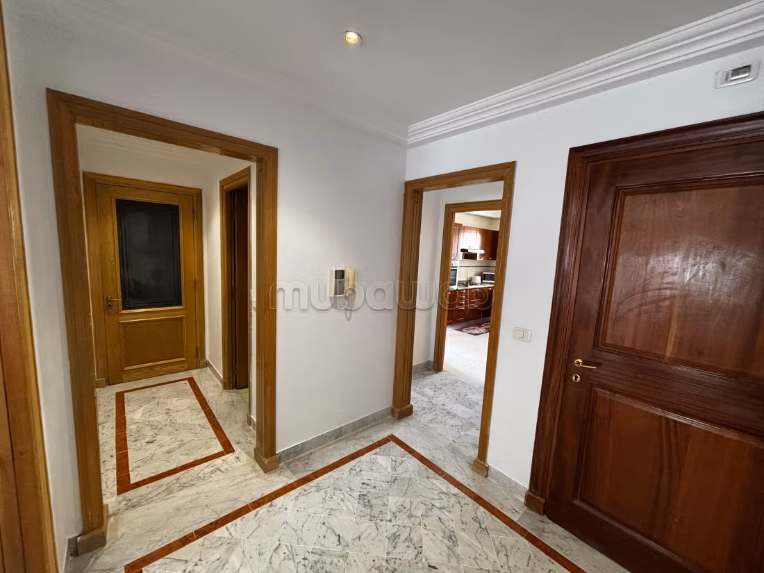 Great apartment for rent in Les Berges Du Lac 2. Surface area 120 m². Ample storage space