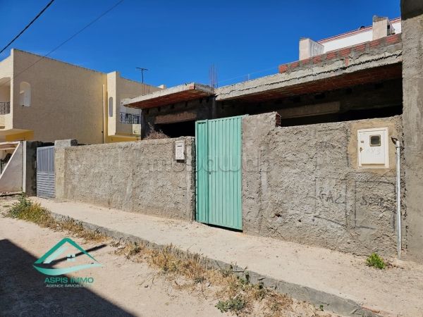 Maison et studio inachevée cite Mirdès 2 Kelibia